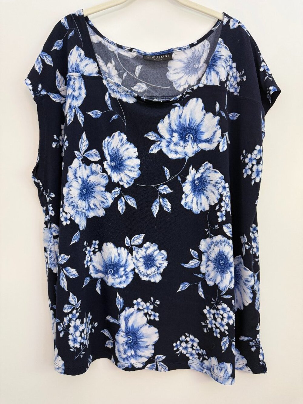 Lane Bryant Plus Size 18/20 Womens V-Neck Blouse, Navy and Blue Flowers Pullover